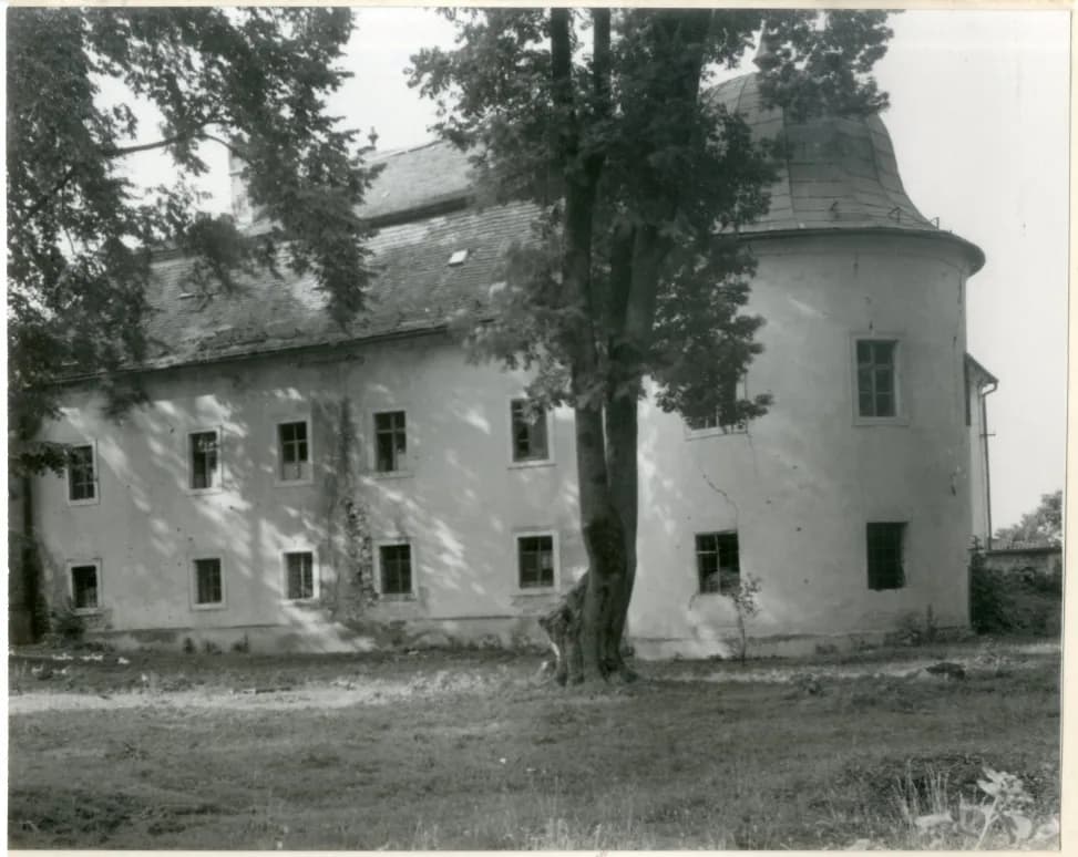 Pohľad na južnú časť kaštieľa z roku 1960