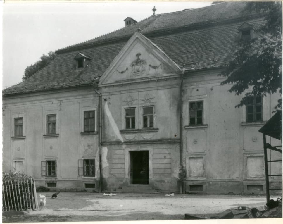 Historická fotografia kaštieľa Ostrolúckych